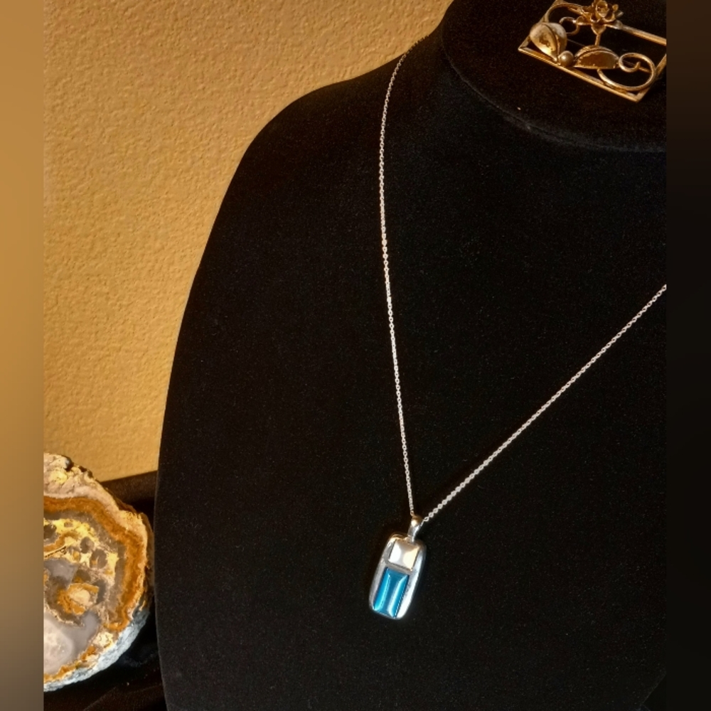 Vintage 925 Silver Necklace with White & Blue Cat's Eye.